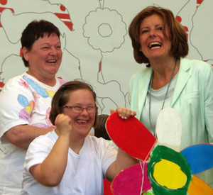Ministerpräsidentin Malu Dreyer beim Inklusionsfest auf der Landesgartenschau anlässlich des Protesttages der Menschen mit Behinderungen; Bild: Diakonie Pfalz