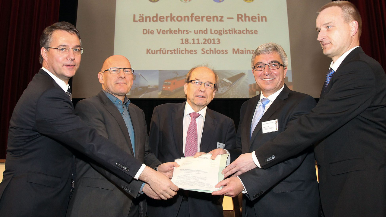Die Verkehrsminister der Rheinanlieger-Länder haben bei der „Länderkonferenz Rhein“ deutlich mehr Investitionen des Bundes in die Infrastruktur, vor allem in die Binnenschifffahrt, gefordert. Bild: Stefan Sämmer