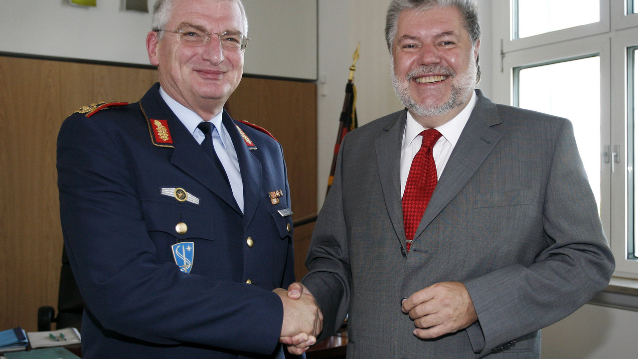 Generalleutnant Ploeger und Ministerpräsident Beck; Bild: Thao Vu Minh