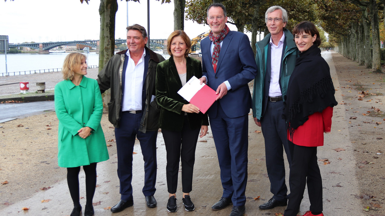 Ministerpräsidentin Malu Dreyer der Übergabe zweier Bewilligungsbescheide aus dem Landesprogramm der Städtebaulichen Erneuerung.