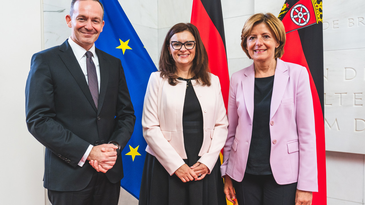 Ministerpräsidentin Malu Dreyer und Wirtschaftsminister Dr. Volker Wissing beim Antrittsbesuch der Gouverneurin von Mittelböhmen, Jaroslava Pokorná Jermanová