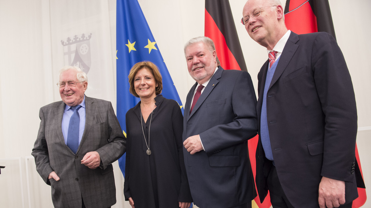 Ministerpräsidentin Malu Dreyer mit ihren Amtsvorgängern Ministerpräsident a.D. Bernhard Vogel, Ministerpräsident a.D. Kurt Beck und Ministerpräsident a.D. Rudolf Scharping
