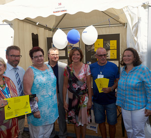 Ministerpräsidentin Malu Dreyer besucht den Markt der Möglichkeiten auf dem Ehrenamtstag in Mayen.