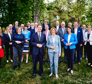 Das rheinland-pfälzische Kabinett mit dem Vorstand der Landesvereinigung Unternehmerverbände Rheinland-Pfalz e.V. (LVU)