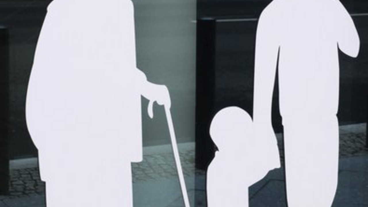 Die Kampagne möchte mehr körperliche Aktivität in den Alltag älterer Menschen bringen; Bild: dpa