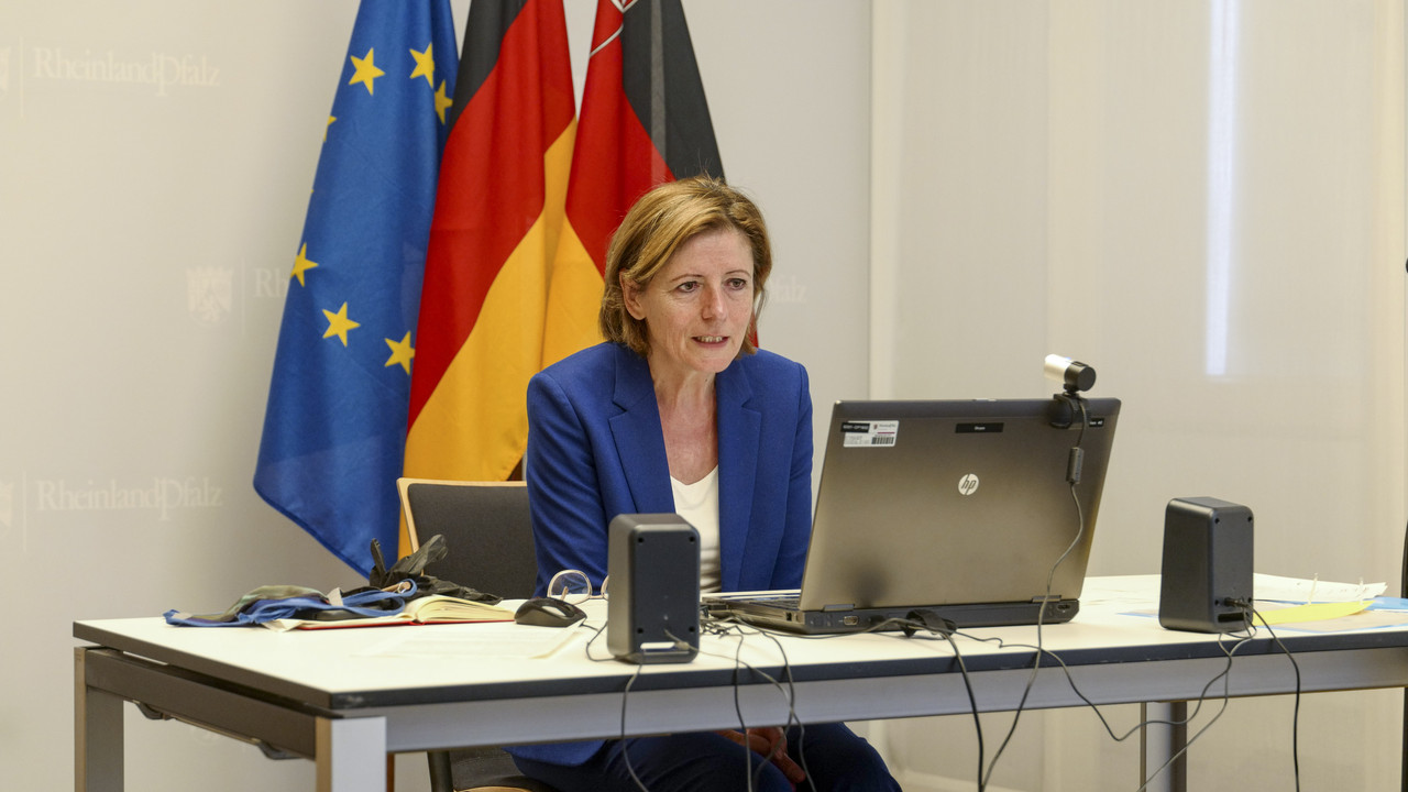Ministerpräsidentin Malu Dreyer im Dialog mit Betriebsräten