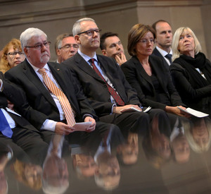 Innehalten während des Gedenkgottesdienstes; Bild: von Erichsen / Staatskanzlei RLP