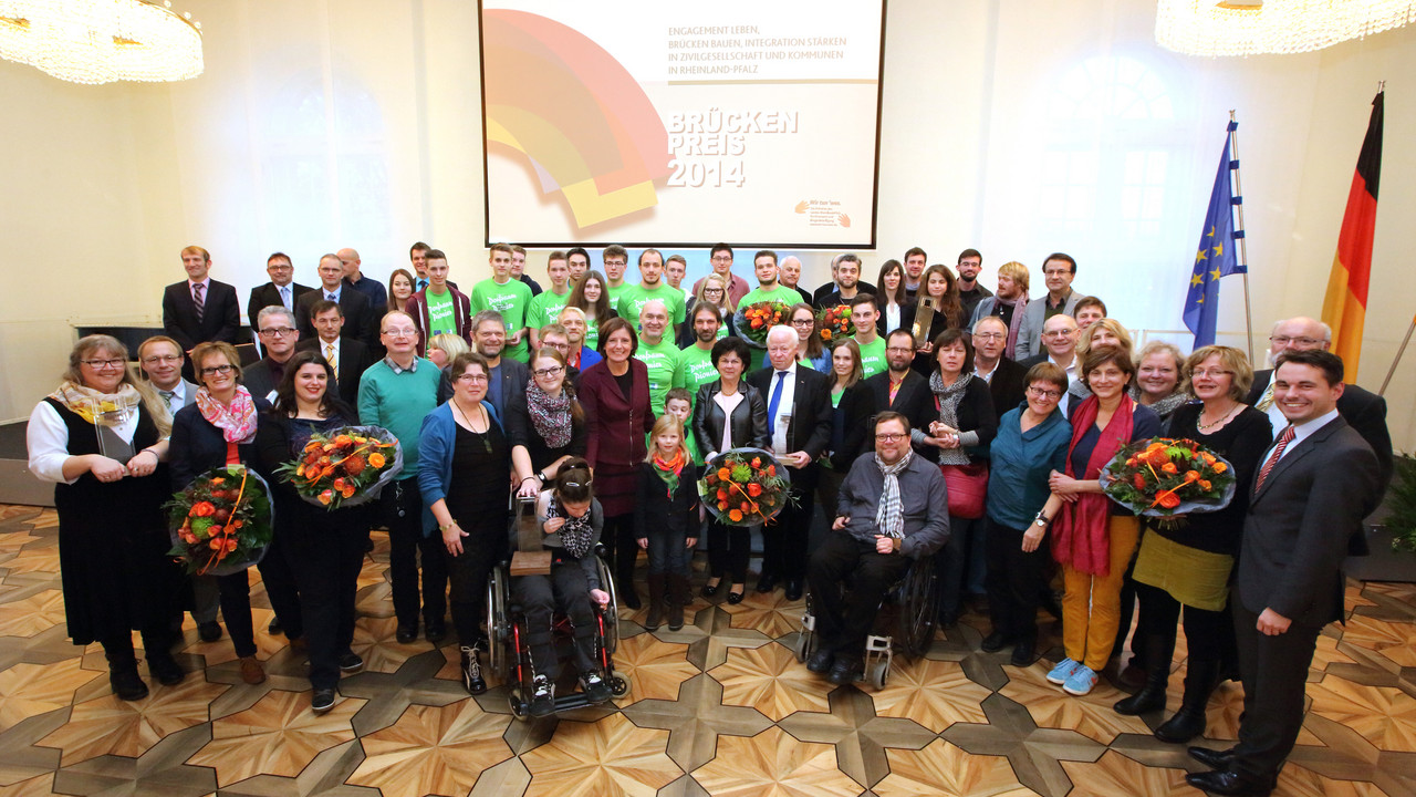 Der Brückenpreis 2014 wurde am Freitag an sieben soziale Projekte vergeben; Bild: Sell / © Staatskanzlei