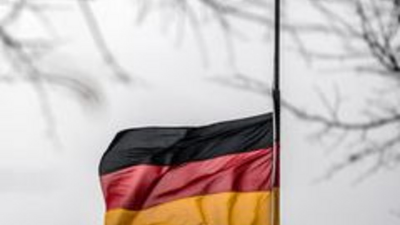 Alle öffentlichen Gebäude werden am 27. Januar auf Halbmast beflaggt; Bild: dpa