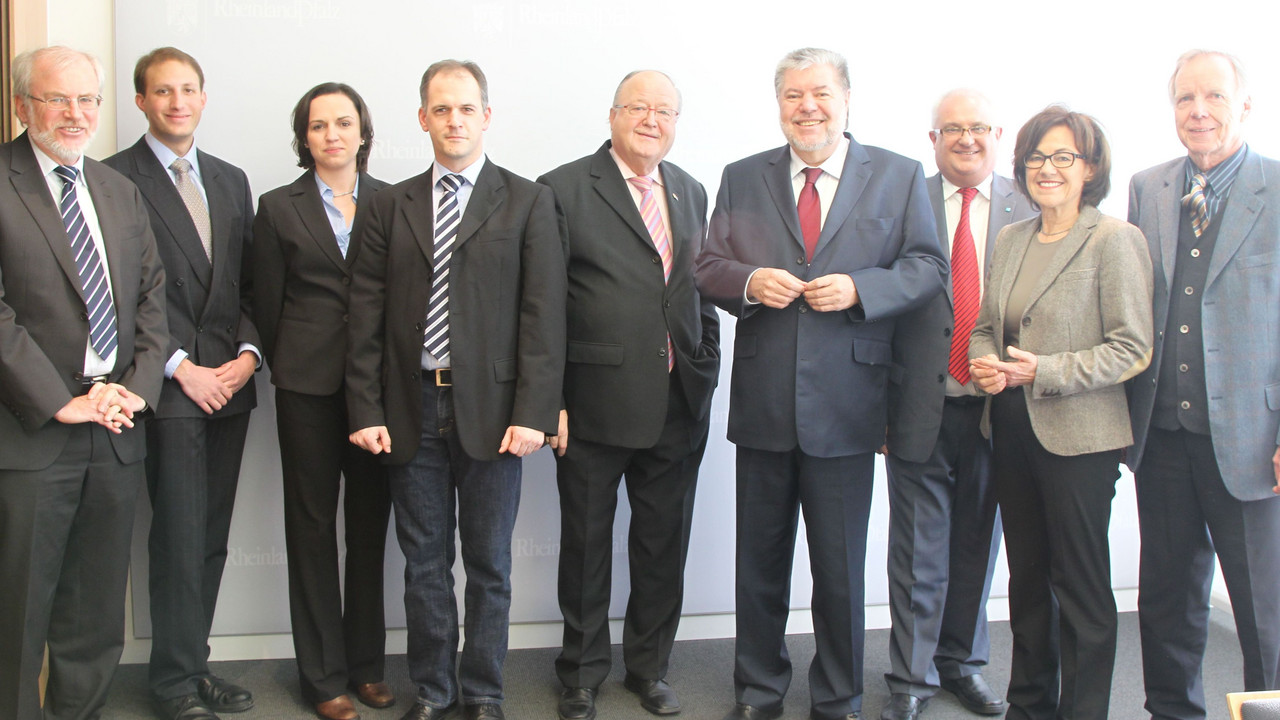 Vorstand der Europa-Union mit Ministerpräsident Beck und Staatsministerin Conrad; Bild: Sämmer / © Staatskanzlei
