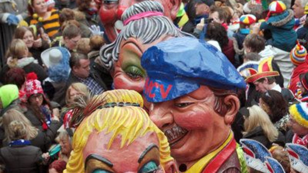 Schwellköpp des Mainzer Carneval Vereins (MCV) beim Mainzer Auftakt zur Fastnachtssaison; Bild: dpa