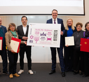 Sonderbriefmarke für die SchUM-Stätten