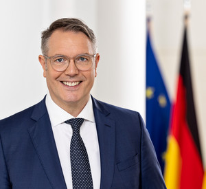 Porträtfoto Ministerpräsident Alexander Schweitzer