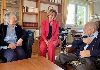 Ehepaar aus Bad Sobernheim feiert Eichenhochzeit! Malu Dreyer gratuliert Ursula und Gottfried Schmelzer zum 80. Hochzeitstag.