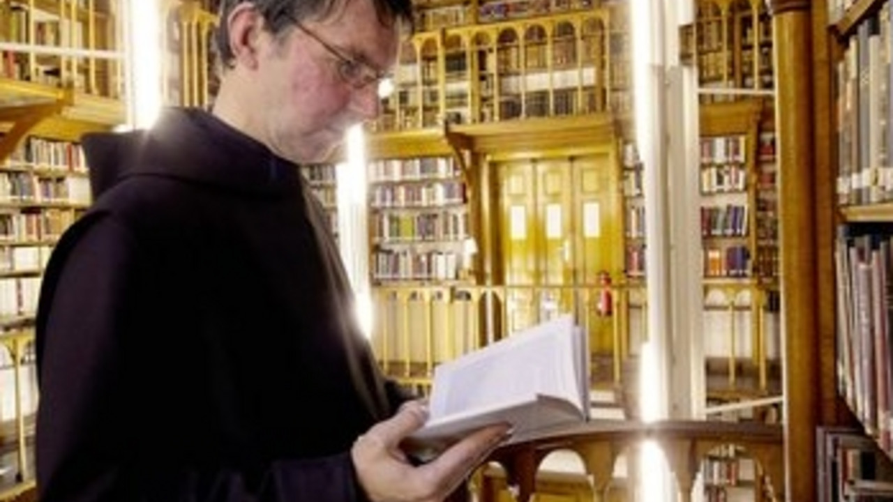 Bibliothek in Maria Laach; Bild: dpa