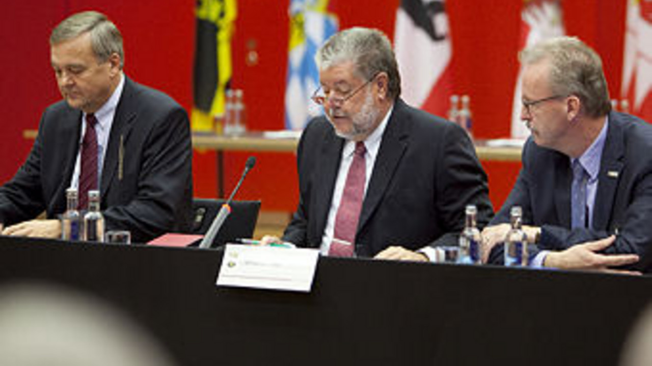 Hermann Eicher (Justiziar SWR), Kurt Beck, Martin Stadelmaier; Bild: Voss