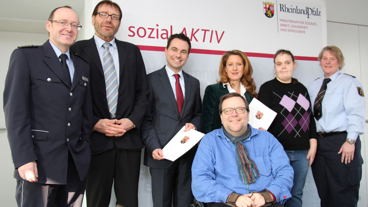 Gruppenbild mit allen Akteuren; Bild: rlp