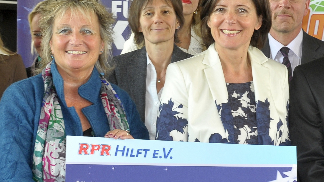 Ministerpräsidentin Malu Dreyer überreichte als Schirmherrin von RPR1 Hilft e.V. die Spendenschecks in Mainz; Bilder: Peter Seydel