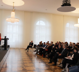 Medienstaatssekretärin Heike Raab eröffnet den Mainzer Mediendiskurs im Festsaal der Staatskanzlei Rheinland-Pfalz. 