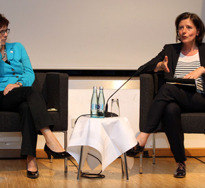 Ministerpräsidentin Malu Dreyer und Ministepräsidentin Annegret Kramp-Karrenbauer; Bild: Saemer / © Staatskanzlei RLP