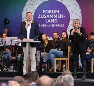 Ministerpräsident Alexander Schweitzer beim Bürgerempfang.