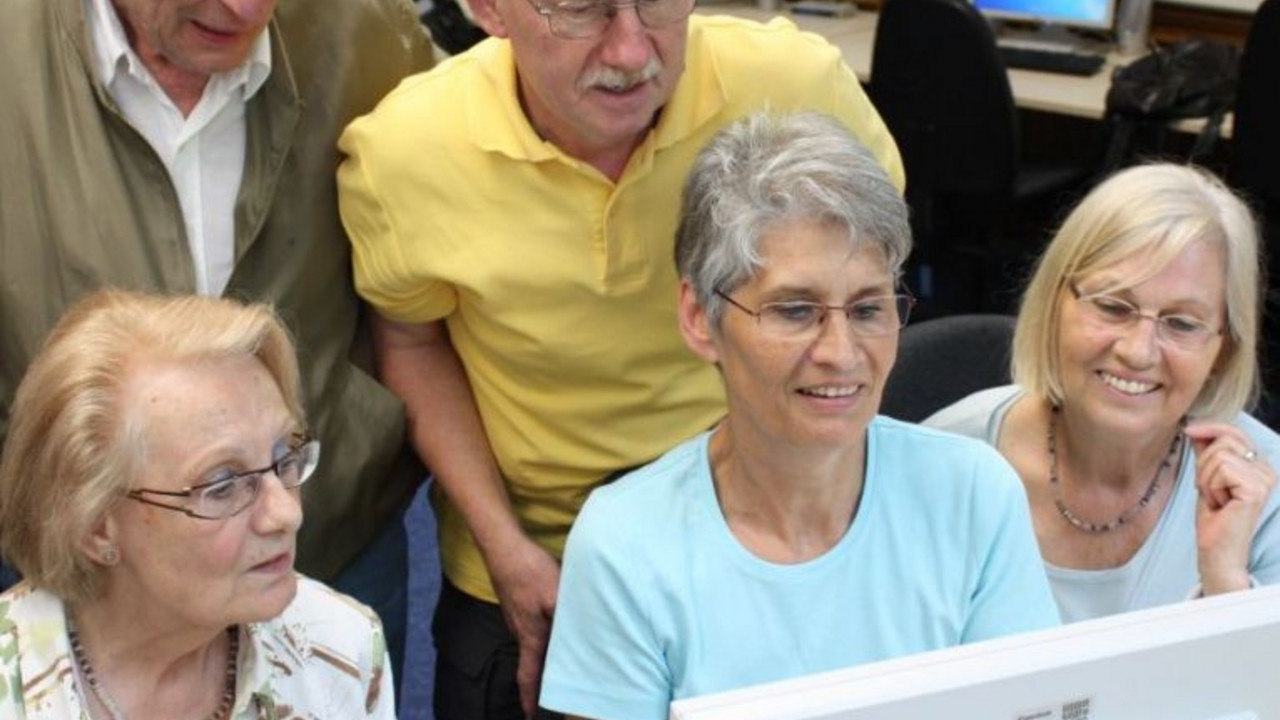 Ältere Menschen am PC; Bild: www.silversurfer.de