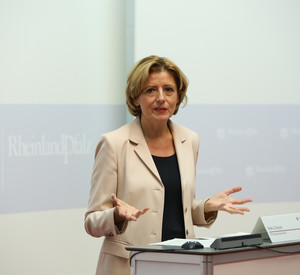 Ministerpräsidentin Malu Dreyer bei der Pressekonferenz