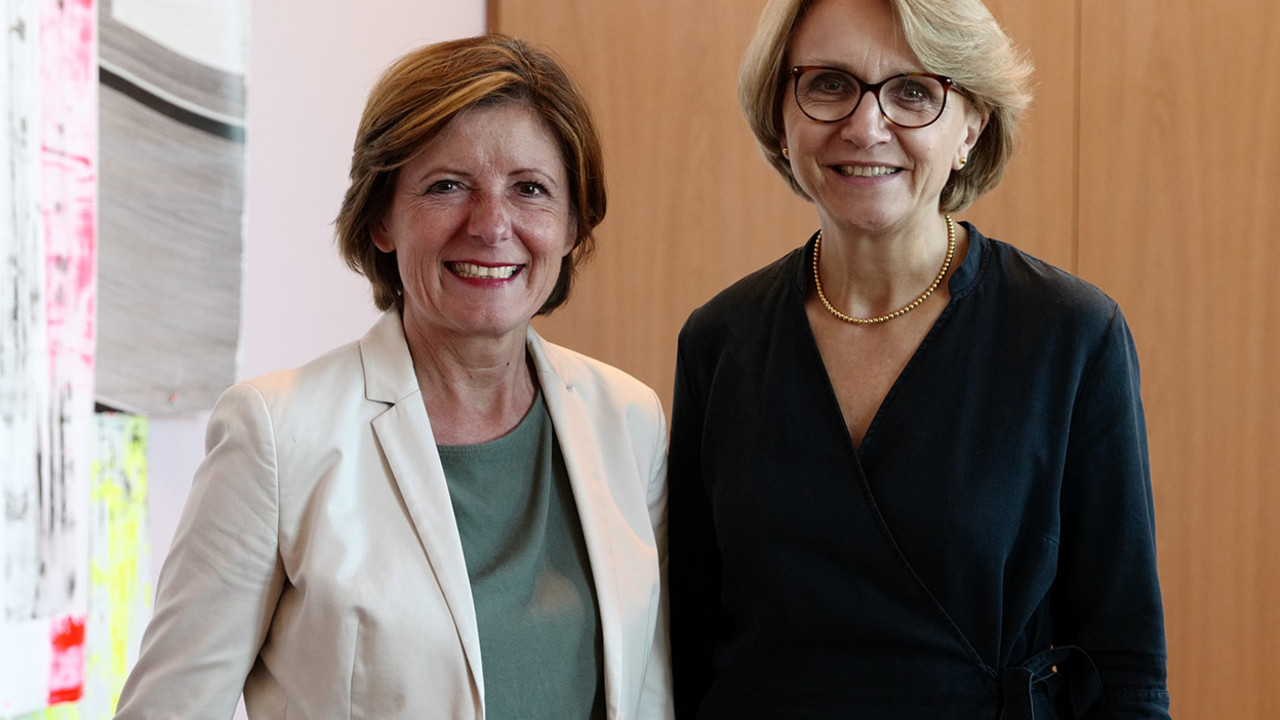 Gespräch Ministerpräsidentin mit Anne-Marie Descotes, Botschafterin der Republik Frankreich