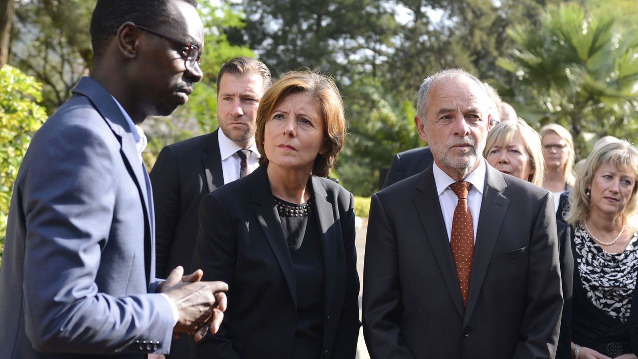 Ministerpräsidentin Malu Dreyer bei einem Besuch der Genozid-Gedänkstätte in Kigali bei einer Reise im Jahr 2018.