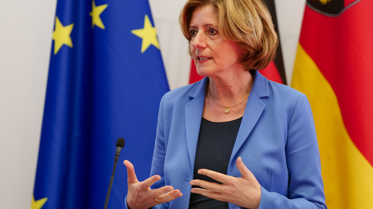 Ministerpräsidentin Malu Dreyer bei der Pressekonferenz zum Projekt „Aufbau Ahr -Freiwillige Aufbauzeit im Ahrtal“