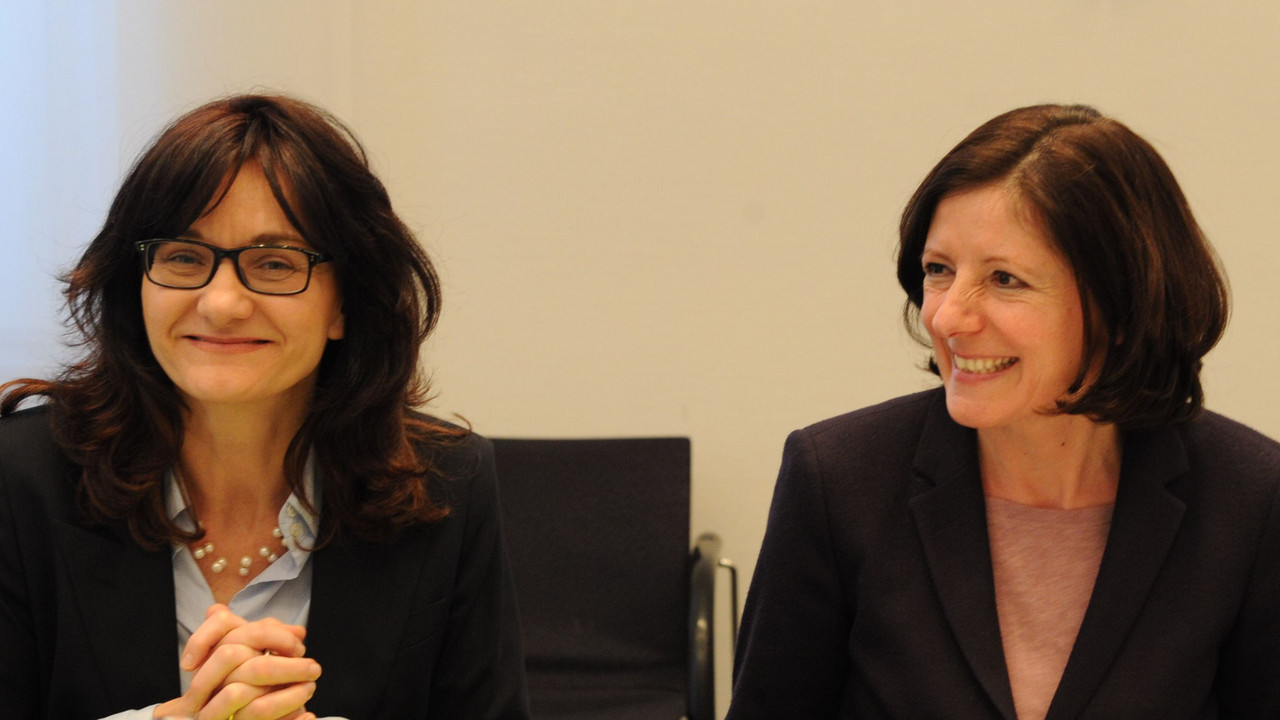 Die Chefin der Staatskanzlei, Jacqueline Kraege, und Ministerpräsidentin Malu Dreyer; Bild: Kristina Schäfer / © Staatskanzlei