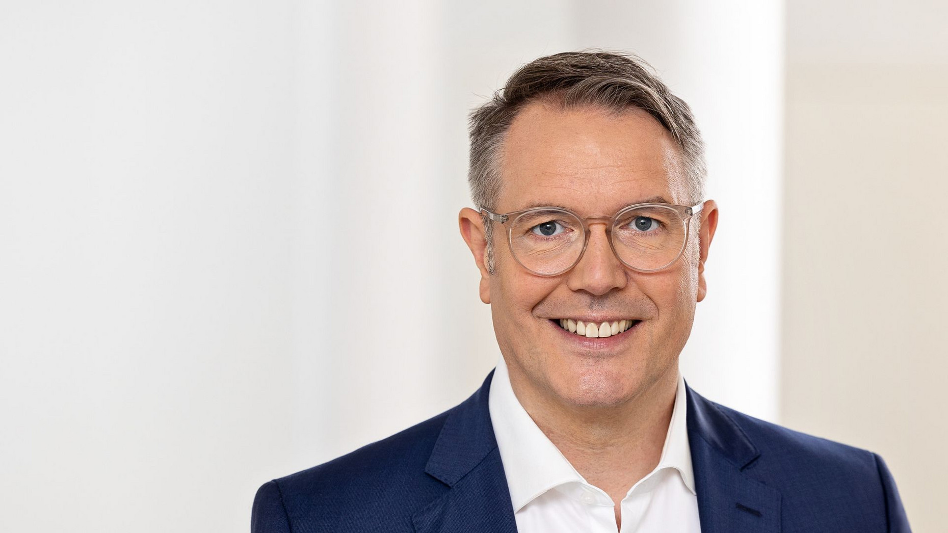 Porträtfoto Ministerpräsident Alexander Schweitzer