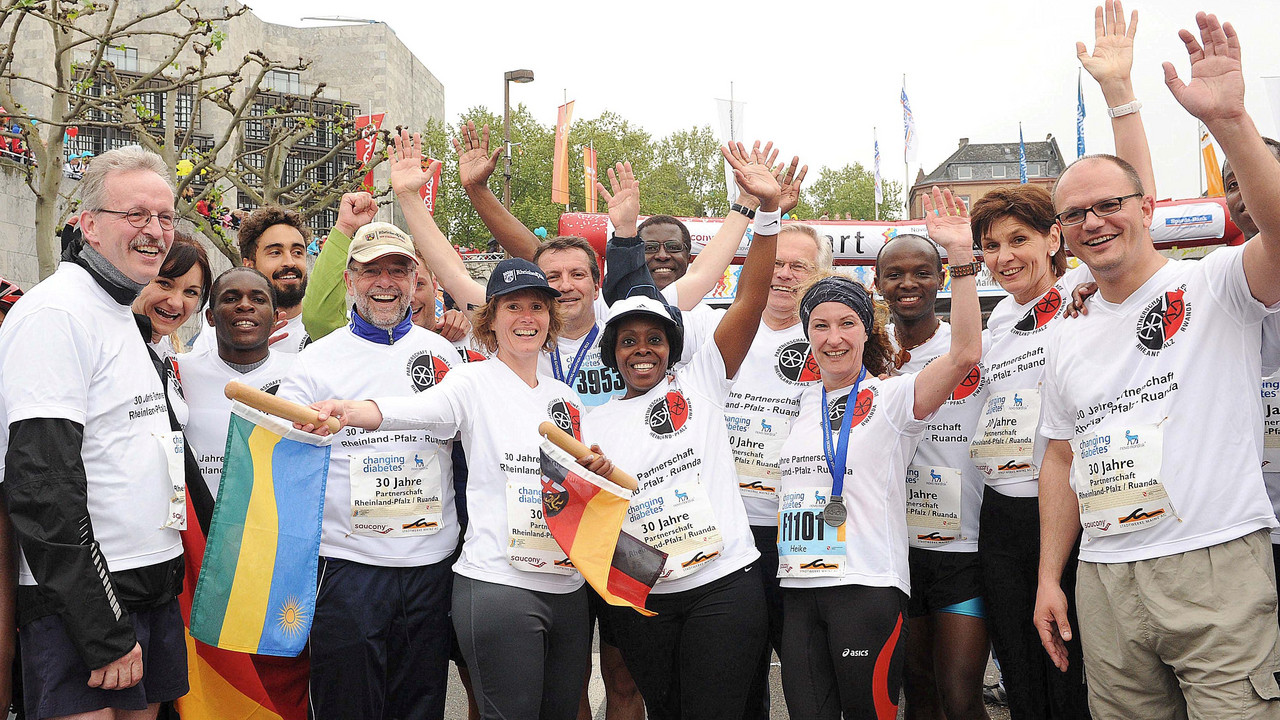 Gruppenbild der Staffel nach dem Zieleinlauf; Bild: Schäfer / © Staatskanzlei