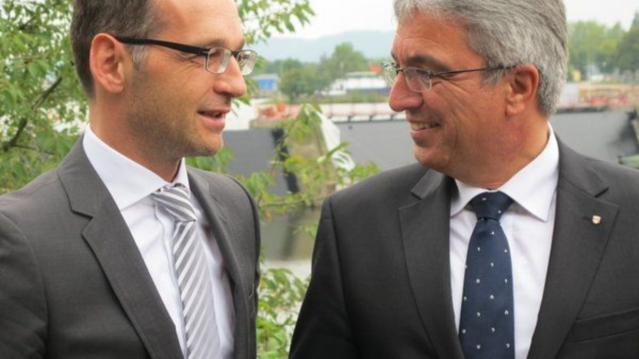 Maas und Lewentz vor Moselschleuse; Bild: dpa