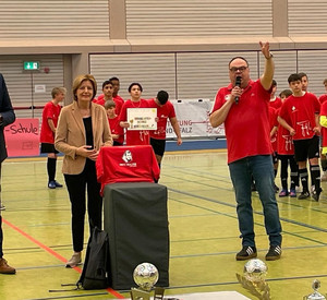 Malu Dreyer und Alexander Schweitzer beim Fritz-Walter-Cup in Kaiserslautern