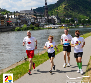 Zusammen mit dem polnischen Generalkonsul, Jakub Wawrzyniak, und mit Peter Raueiser und Markus Dax vom Lauftreff Mondläufer aus Cochem hat Staatssekretärin Heike Raab an diesem für die deutsch-polnischen Beziehungen geschichtsträchtigen Tag 20 Kilometer erlaufen.