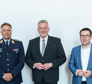 Ministerpräsident Gordon Schnieder und Staatskanzleichef und Minister Marcus Klein haben den Kommandeur des Landeskommandos Rheinland-Pfalz, Oberst Michael Trautermann, zum Antrittsbesuch empfangen.