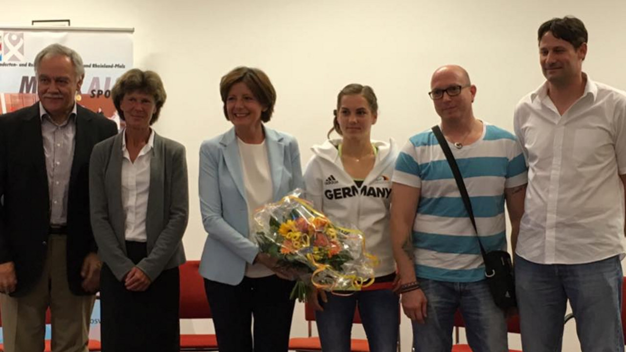 Ministerpräsidentin Malu Dreyer ehrt die Teilnehmerinnen und Teilnehmer der Paralympics.