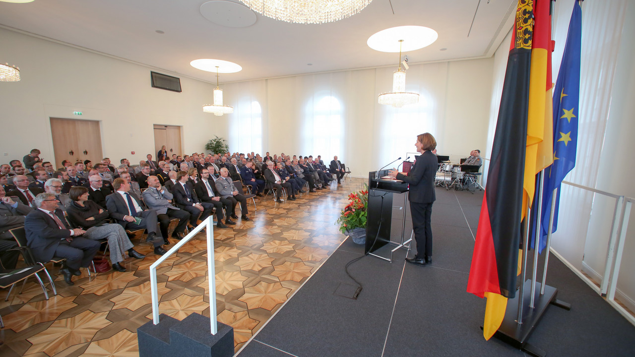 Feierstunde zum 60-jährigen Bestehen der Bundeswehr 