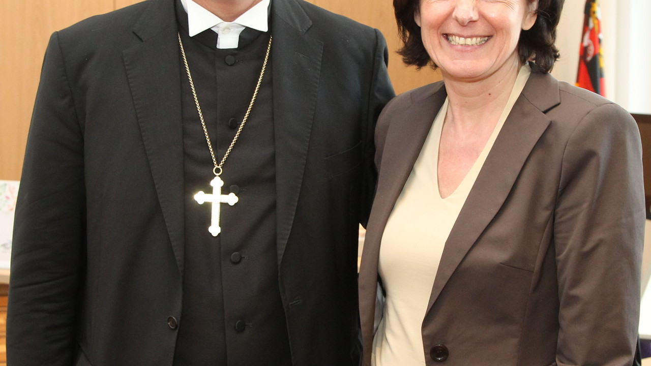Ministerpräsidentin Malu Dreyer hat den Präsidenten der Evangelischen Kirche der Pfalz, Christian Schad, in der Staatskanzlei empfangen; Bild: Stefan Sämmer / © Staatskanzlei