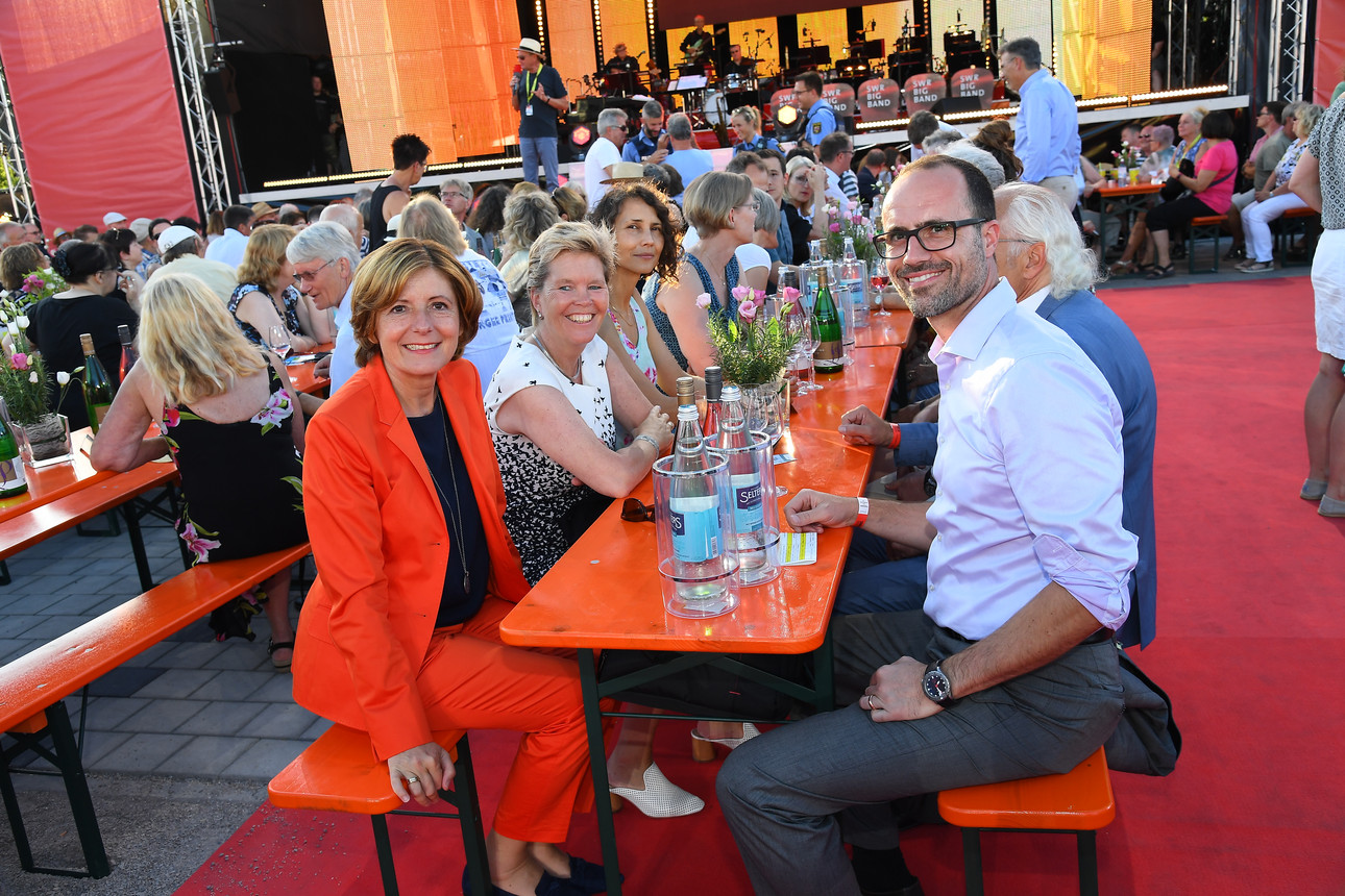 Vom 28. bis 30. Juni 2019 haben rund 100.000 Besucherinnen und Besucher den 35. Rheinland-Pfalz-Tag in der Trifelsstadt Annweiler gefeiert. Mit insgesamt vier Schwerpunktthemen, das Historische -, das Kulinarische -, das Aktive - sowie das Innovative Trifelsland, konnte die Region und insbesondere die Stadt, welche auch ihr 800-jähriges Stadtrechtsjubiläum feierte, auf vielfältige Weise erlebt und entdeckt werden.