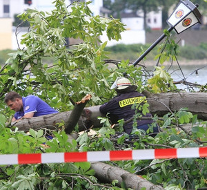 Aufräumen in Koblenz; Bild: dpa