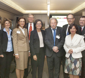 Mitglieder des ZIRP-Vorstands (vlnr): Brigitte Mannert, Dr. Alexander Hedderich, Heidrun Schulz, Prof. Alexander Hülshoff, Eveline Lemke, Margret Suckale, Prof. Dr. Roland Euler, Malu Dreyer, Frank Durpé, Dr. Michael Kassner, Heike Arend, Dr. Werner Wol
