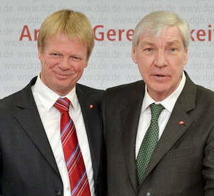 Der neue Vorsitzende des Deutschen Gewerkschaftsbundes Reiner Hoffmann und sein Vorgänger Michael Sommer; Foto: dpa