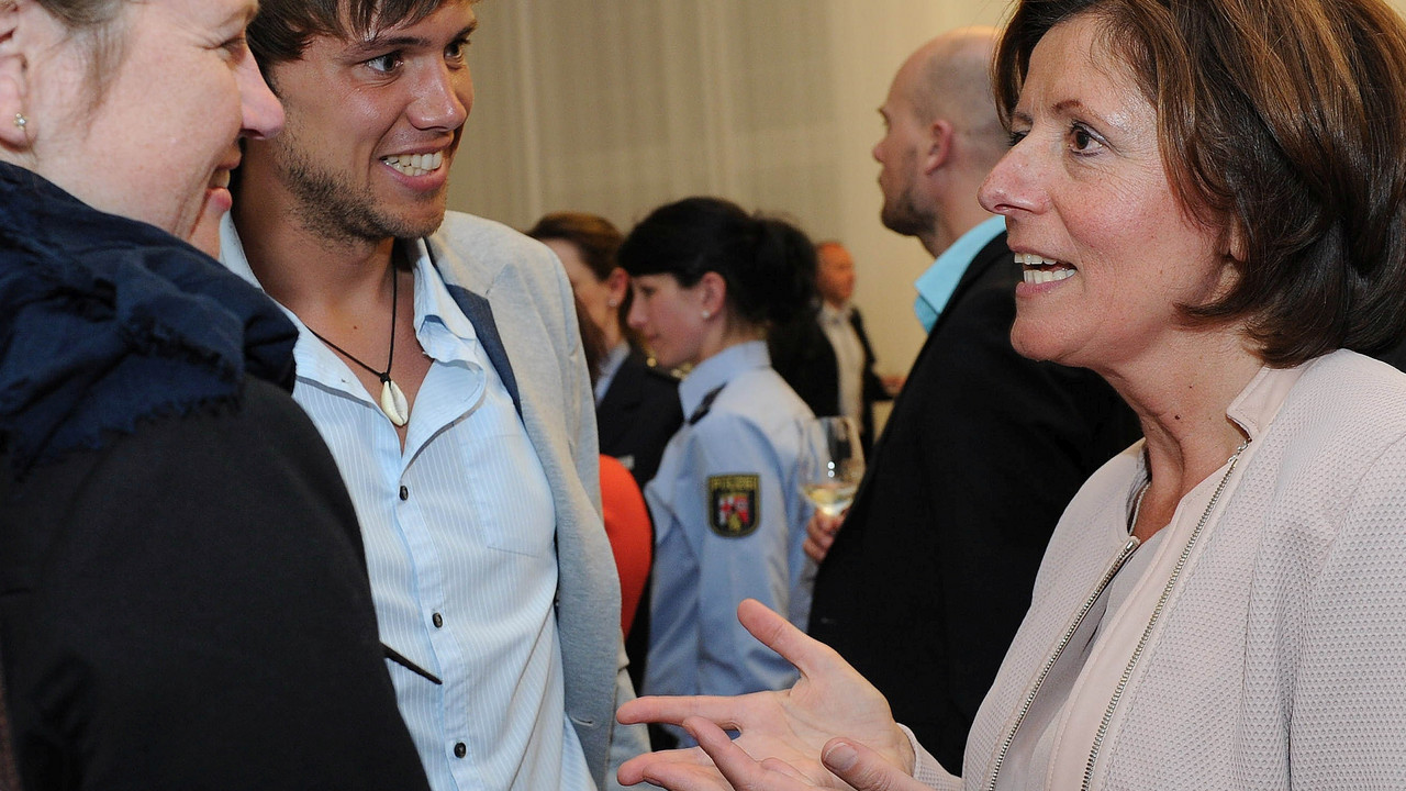 Ministerpräsidentin Dreyer im Gespräch; Bild: Kristina Schäfer