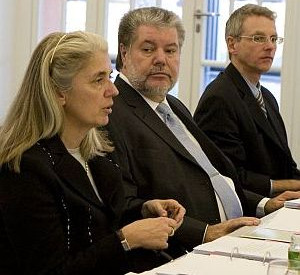 Generalsekretärin Isabel Pfeiffer-Poensgen und Ministerpräsident Kurt Beck bei der Sitzung in Mainz; Bild: M. Pipprich