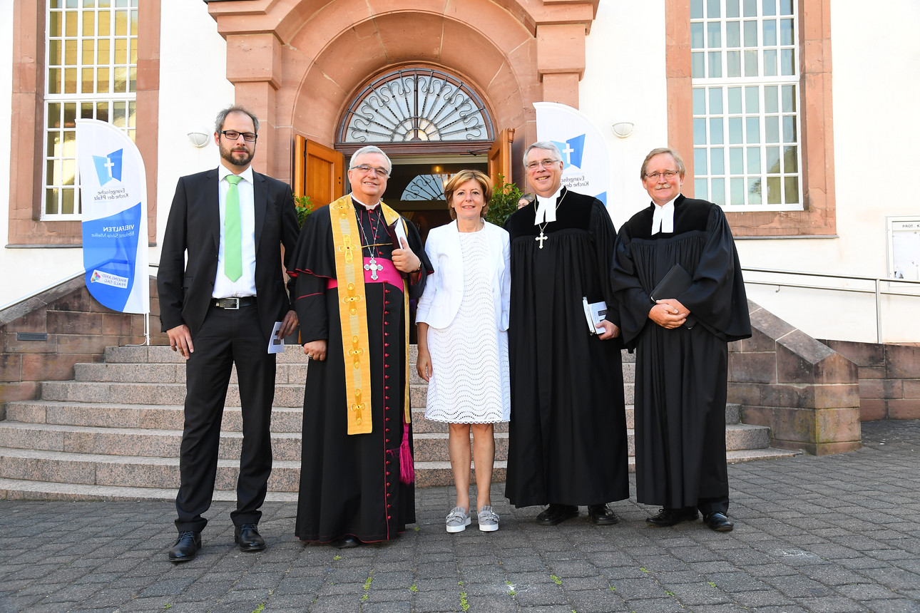 Vom 28. bis 30. Juni 2019 haben rund 100.000 Besucherinnen und Besucher den 35. Rheinland-Pfalz-Tag in der Trifelsstadt Annweiler gefeiert. Mit insgesamt vier Schwerpunktthemen, das Historische -, das Kulinarische -, das Aktive - sowie das Innovative Trifelsland, konnte die Region und insbesondere die Stadt, welche auch ihr 800-jähriges Stadtrechtsjubiläum feierte, auf vielfältige Weise erlebt und entdeckt werden.
