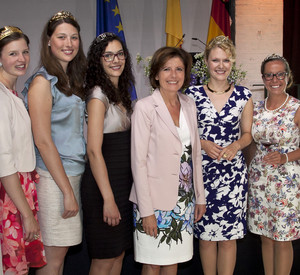 38. Weltkongress für Rebe und Wein: Ministerpräsidentin Dreyer und Ministerin Höfgen mit Weinköniginnen.