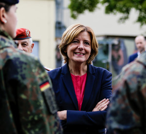 Ministerpräsidentin Malu Dreyer besucht das Zentrum Operative Kommunikation der Bundeswehr. 