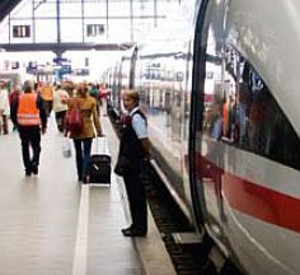 Zug im Bahnhof; Bild: stk